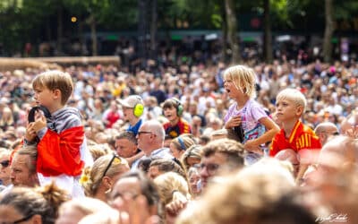 Smukfest slutter af i ro og mag: Familier og danske stjerner dominerer søndagen