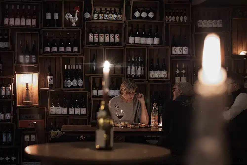Pica Pica Vinbar - vinreol Pica Pica Vinbar - vinreol og gæster