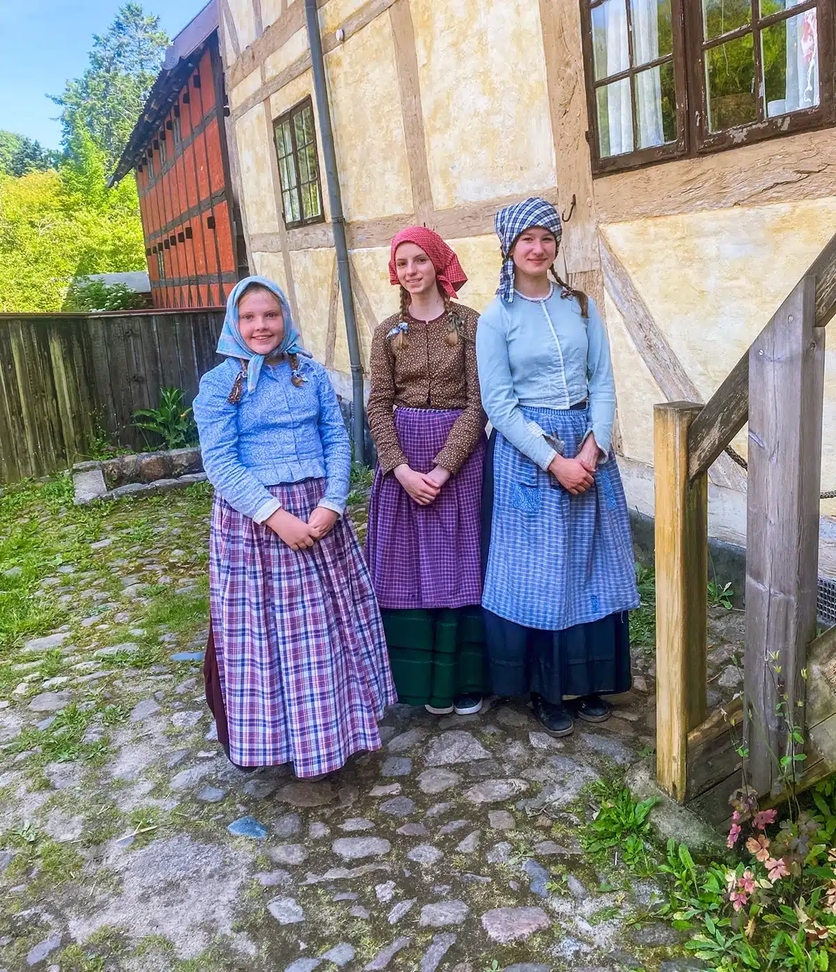 Den Gamle By - en søndag i 1800-tallet - Skolepiger