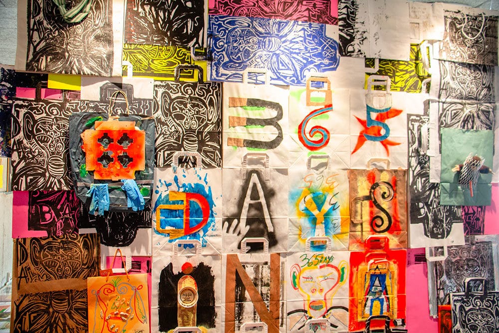 365 Days in a Bag – Lars H.U.G. udstiller på Museum Ovartaci