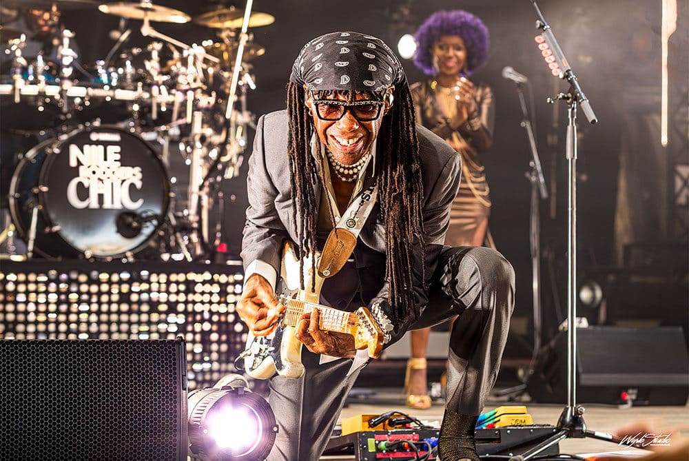 Nile Rodgers & CHIC fik teltet til at koge – med generationer på dansegulvet