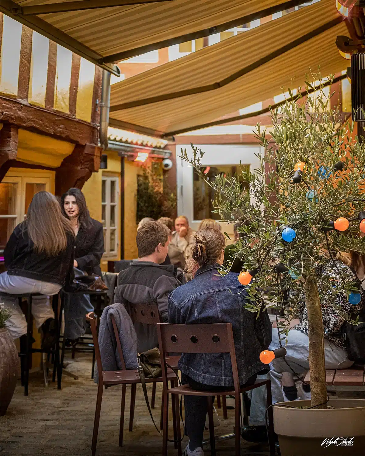 YoYo cafe og bar - Gårdhaven - Foto Wyrle Studio YoYo cafe og bar - Gårdhaven - Foto Wyrle Studio