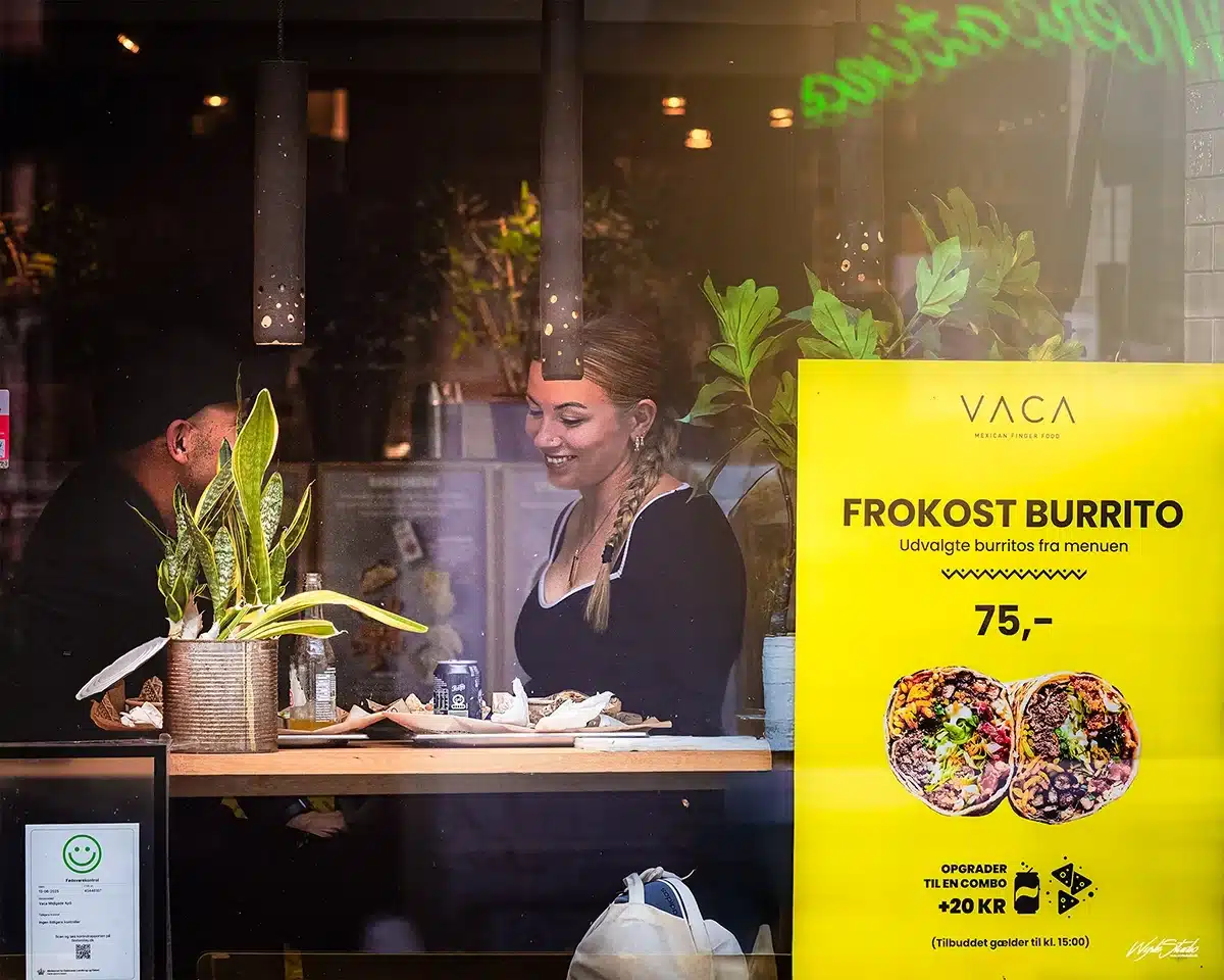 Frokosttilbud og glade gæster hos VACA