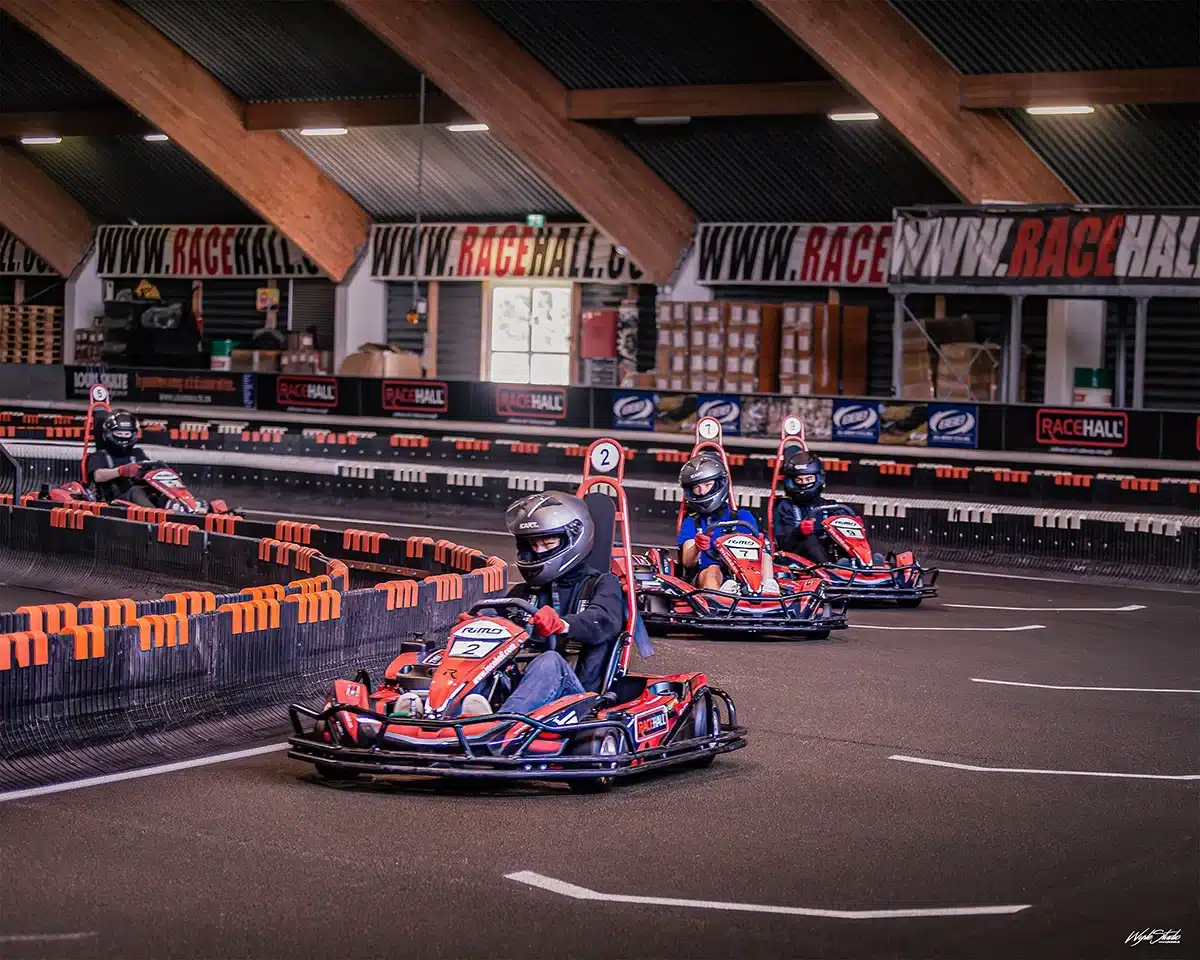 Racehall deltagere i tæt konkurrence