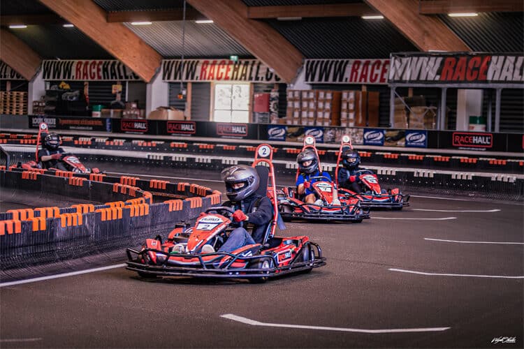 Gokart med fart, grin og familie dueller i Racehall
