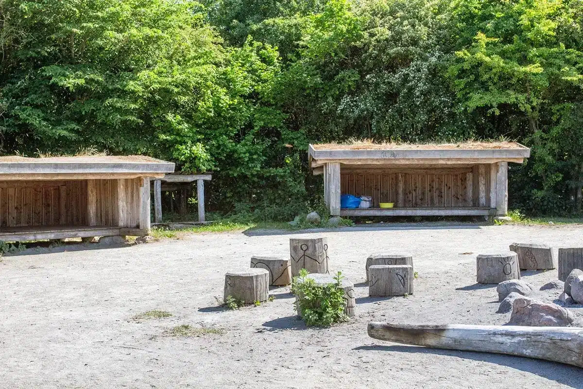 Shelterplads med bålsted ved Egå Engsø shelter