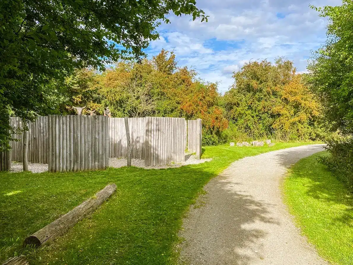 Skovsti bag Egå Engsø shelter område