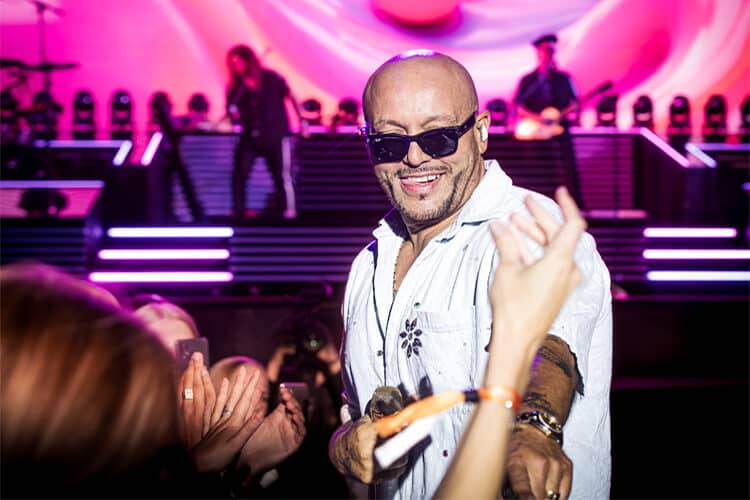 Aqua forvandlede Friheden til et farverigt popshow