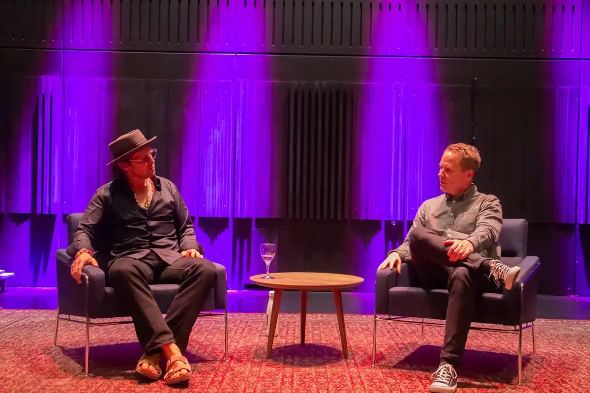 Geo og Esben i Musikhuset under foredraget “Er jeg (også) psykopat?”