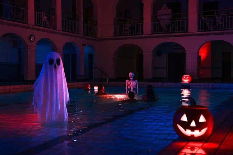 Halloween i Badeanstalten