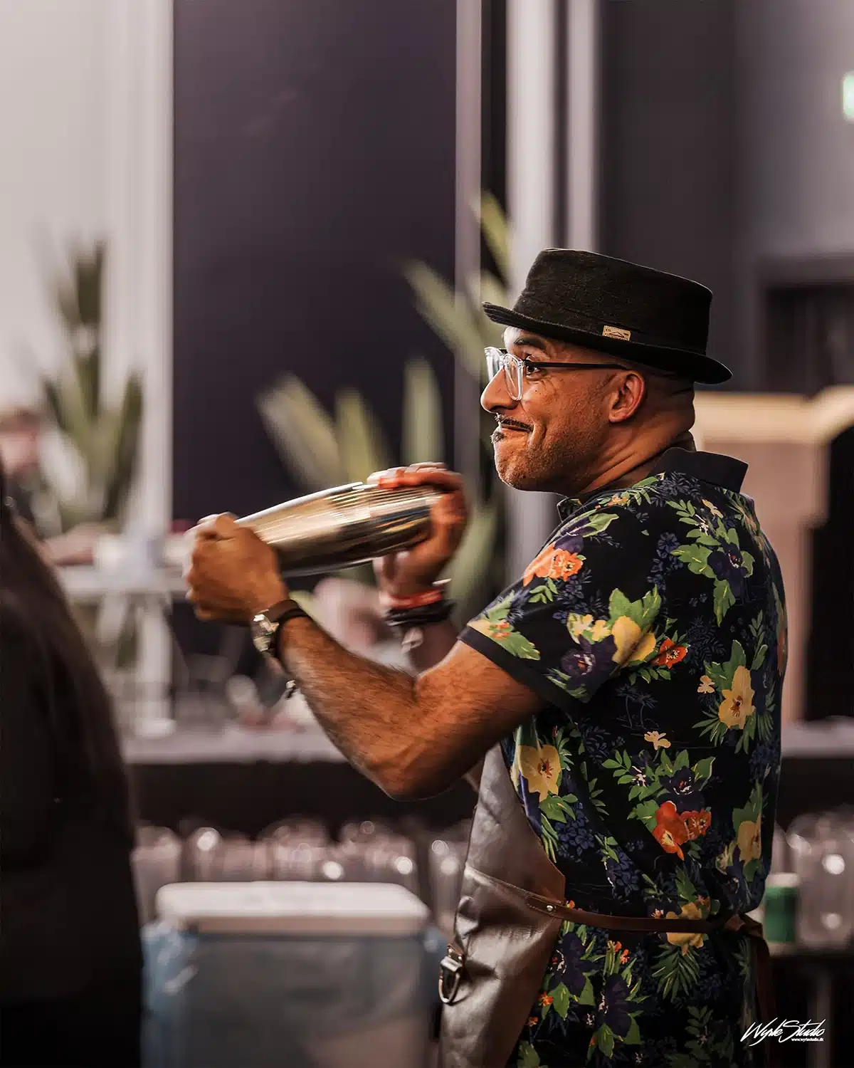 Bartender mixer kaffecocktail under Kaffe & Sensorik Bartender mixer kaffecocktail under Kaffe & Sensorik