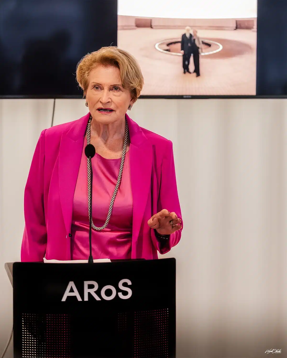 Karin Salling taler om As Seen Below – The Dome på ARoS Aarhus Kunstmuseum Karin Salling taler om As Seen Below – The Dome på ARoS Aarhus Kunstmuseum