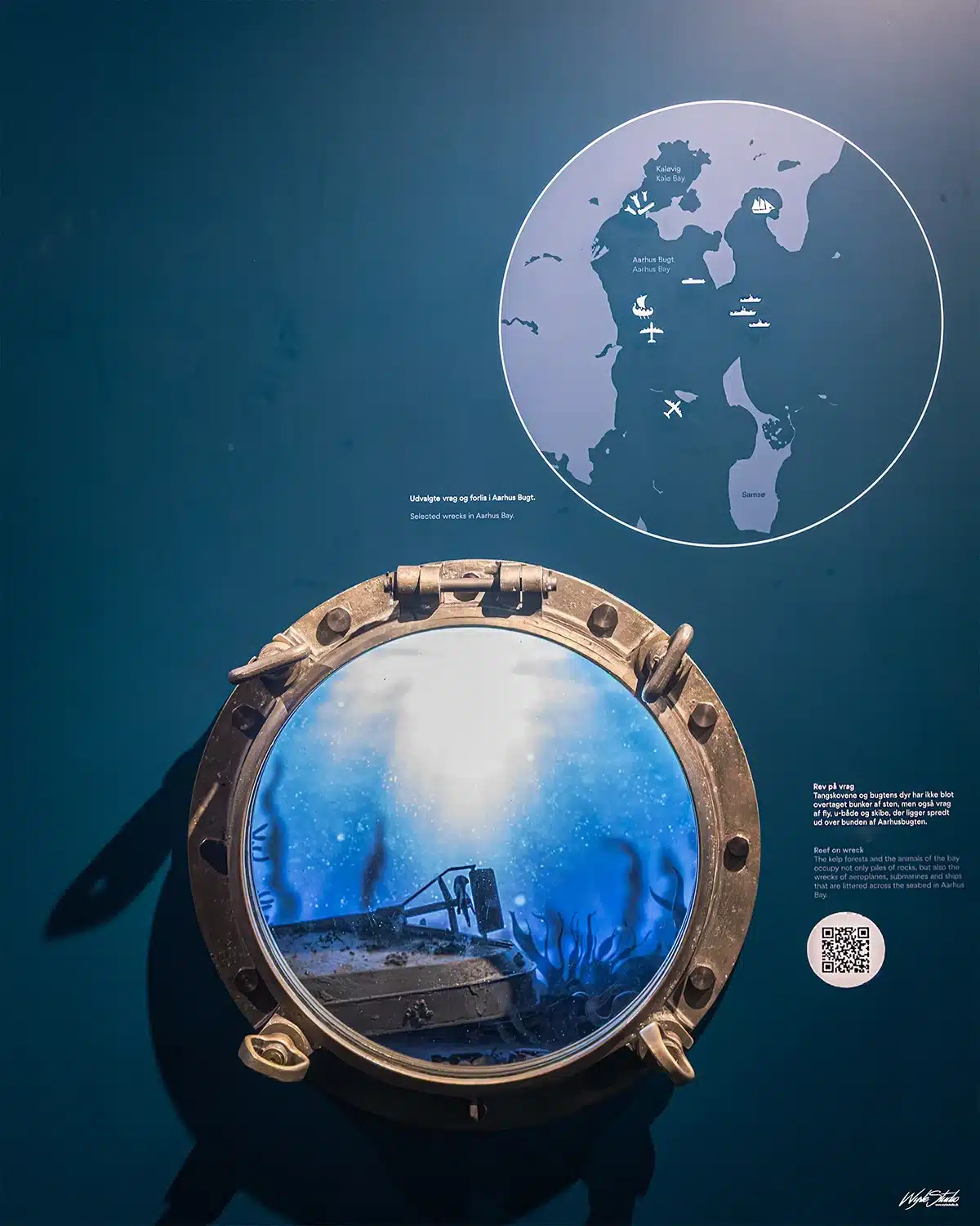 Kort over Aarhus Bugt og kighul med vragudstilling i Lighthouse Kort over Aarhus Bugt og kighul med vragudstilling i Lighthouse