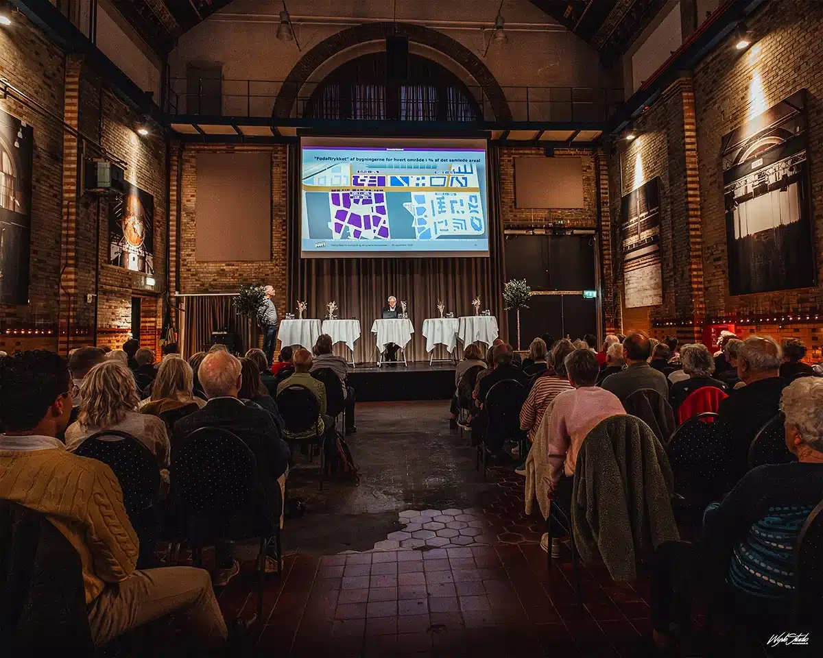 Publikum i Turbinehallen til borgermøde