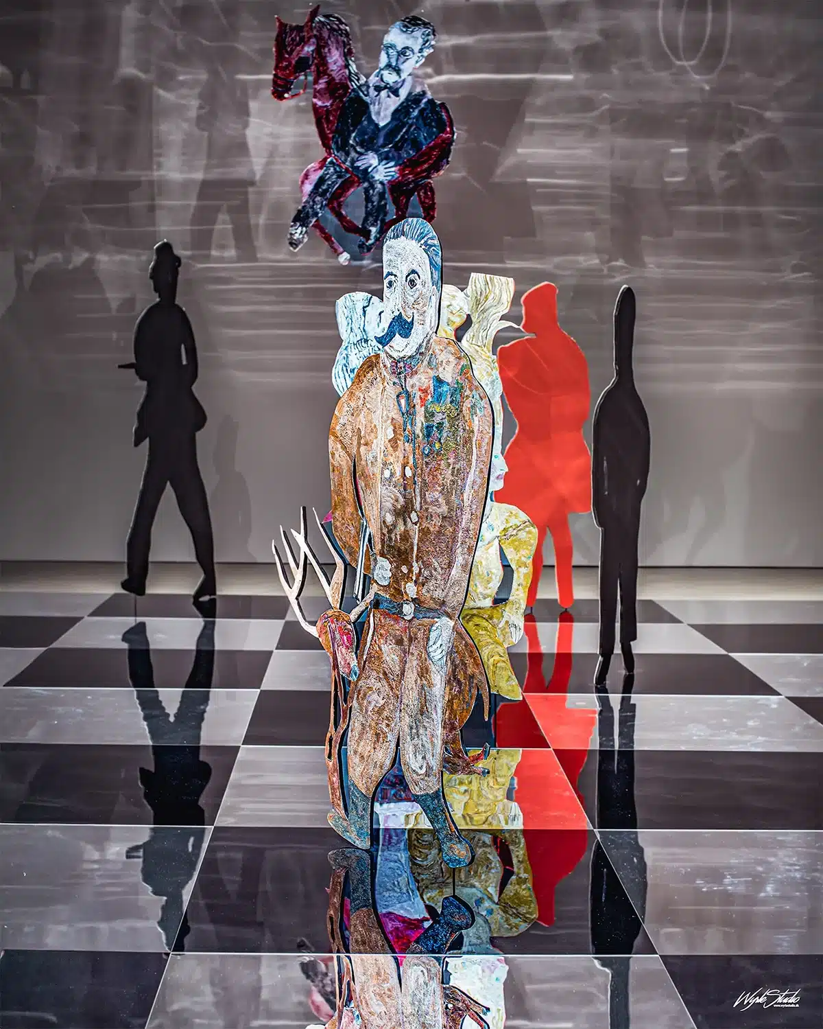 Detalje af figurerne på det store skakbræt i Anna Boghiguians The Chess Game på ARoS