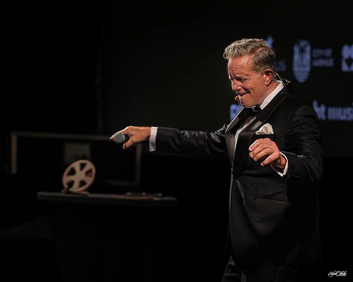 Nærbillede af karakter i Julen findes ikke på Aarhus Teater