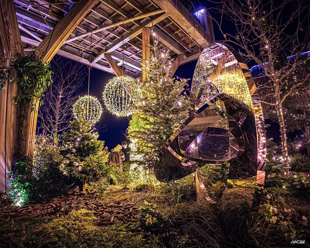Salling Christmas Garden pyntet med juletræer og store lysende kugler