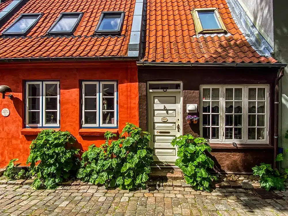 Bevaringsværdige facader på de historiske huse på Møllestien