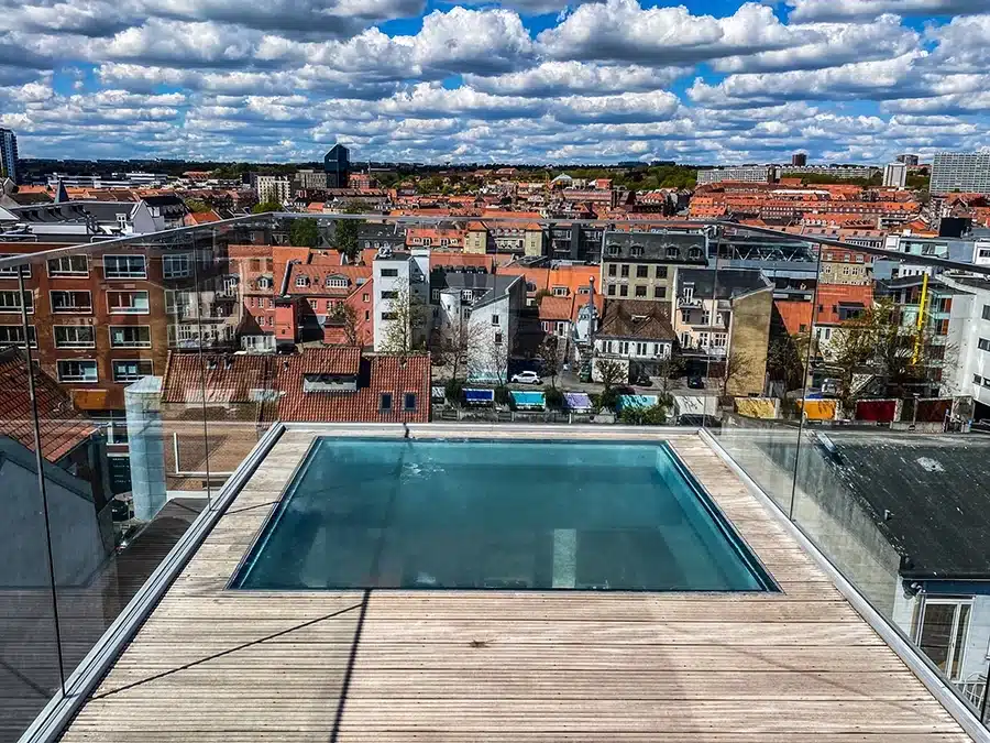 Glasgulv med kig ned til Strøget fra Salling Rooftop