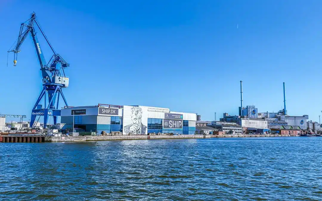 Mellemarmen havn med kran og gamle pakhuse » Aarhus Inside Mellemarmen