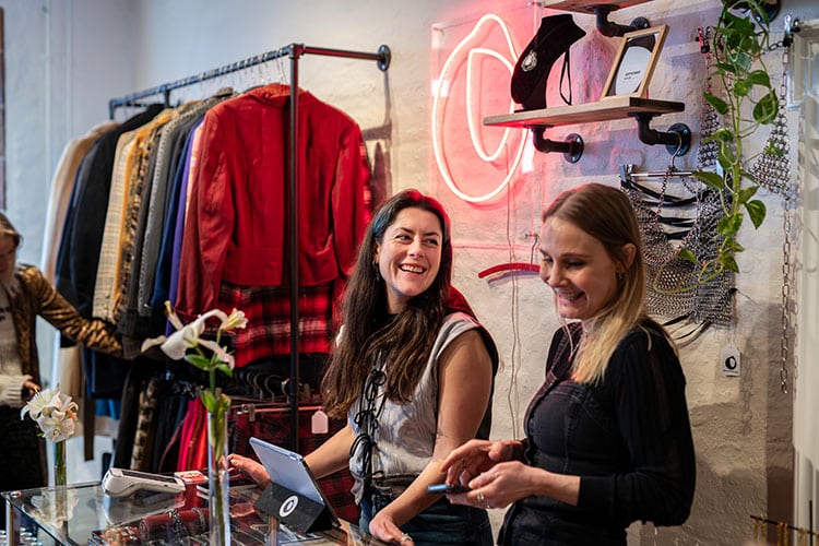 REFASHION FACTORY - Simone og Elina bag disken 2025