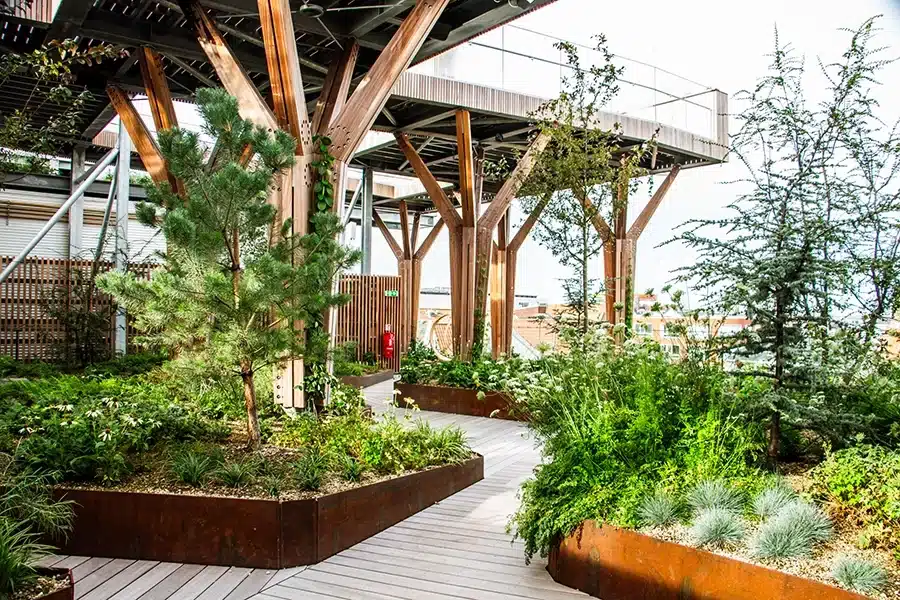 Stier og moderne trækonstruktioner på Salling Rooftop