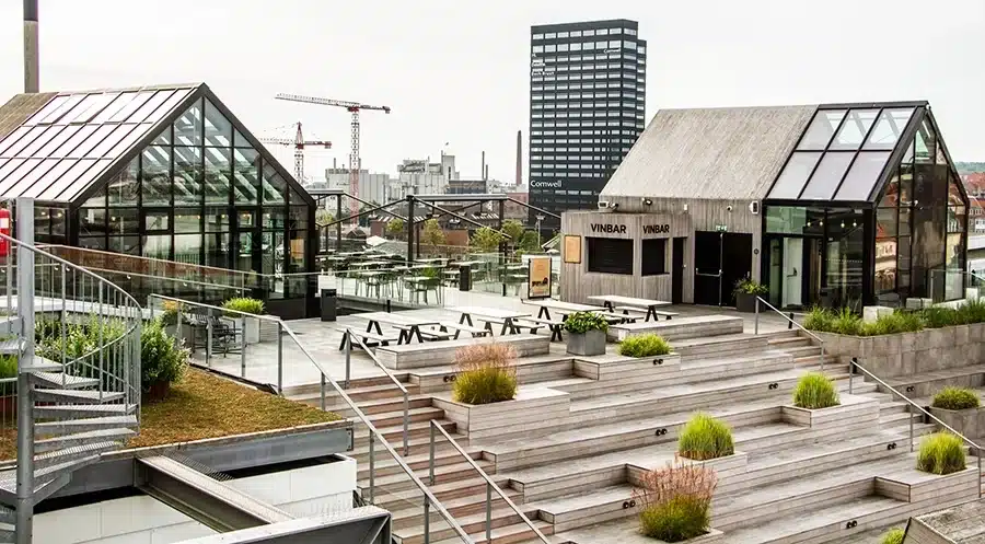 Trappeterrasser og vinbar med udsigt på Salling Rooftop