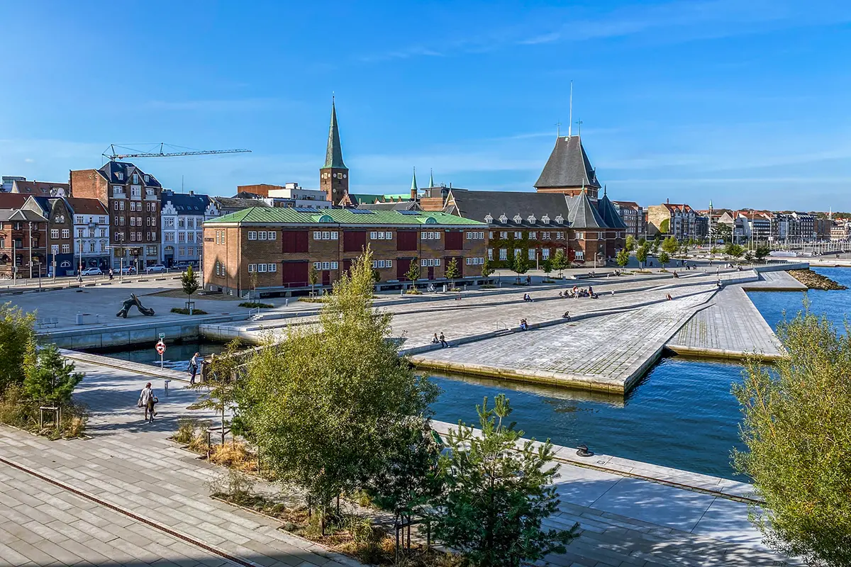 Udsigt fra Dokk1 over havnefronten
