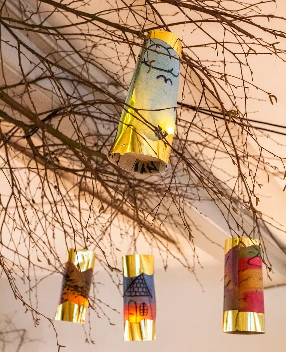 Vinterferie i Den Gamle By lanterner hænger fra grene