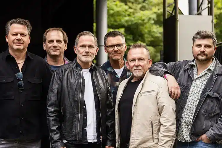 A Tribute to Dire Straits