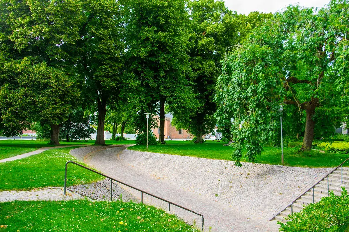 Indgangen til Rådhusparken via Park Alle