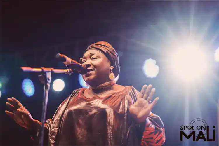 Hawa Kasse Mady Diabaté turkis - pressefoto