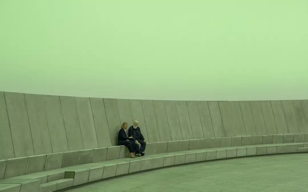 James Turrell As Seen Below The Dome a Skyspace de James Turrell. Foto Mads Smidstrup © ARoS 2025. Tomada con motivo de la visita de James Turrell a As Seen Below en junio de 2025 1 » Aarhus Inside Vive la experiencia de The Dome y James Turrell en ARoS.