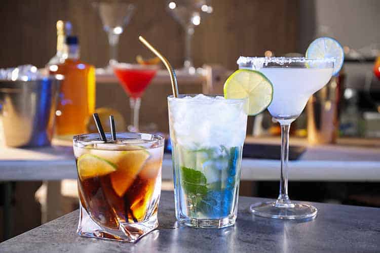 CocktailSmagning - Tre cocktails for singler - envato billede