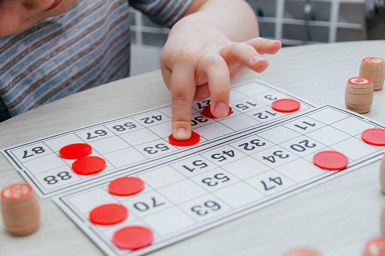 Baby Bingo i Markedshallen - envato billede