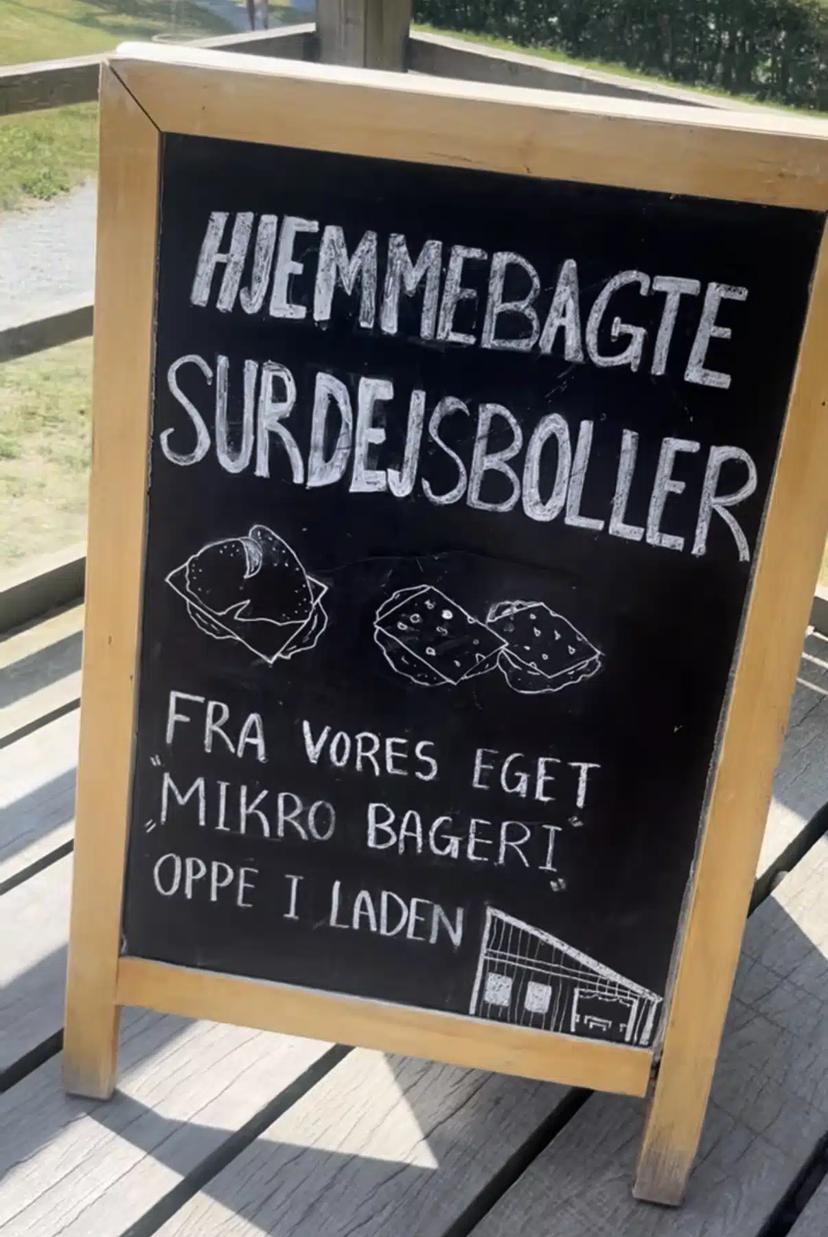 Køb boller ved Æblehaven ved Brabrandsøen