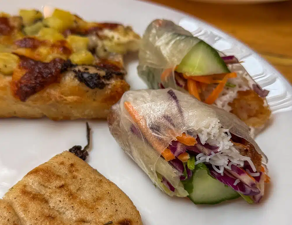 Smagsprøver fra forskellige køkkener på Aarhus Street Food