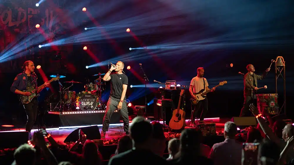A Rush of Coldplay optræder med farverigt lys og klokke - Foto Torben Iisager