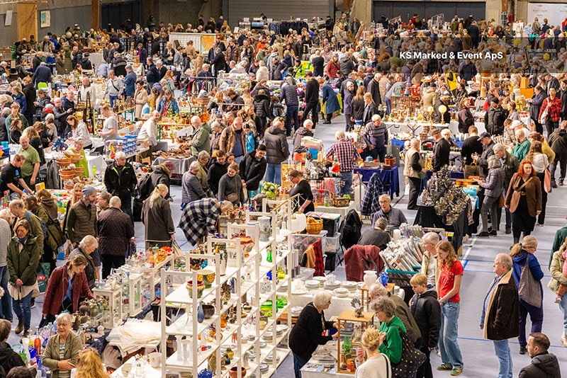 Loppemarked i Rønde er fyldt med genbrug, retro og samlerfund