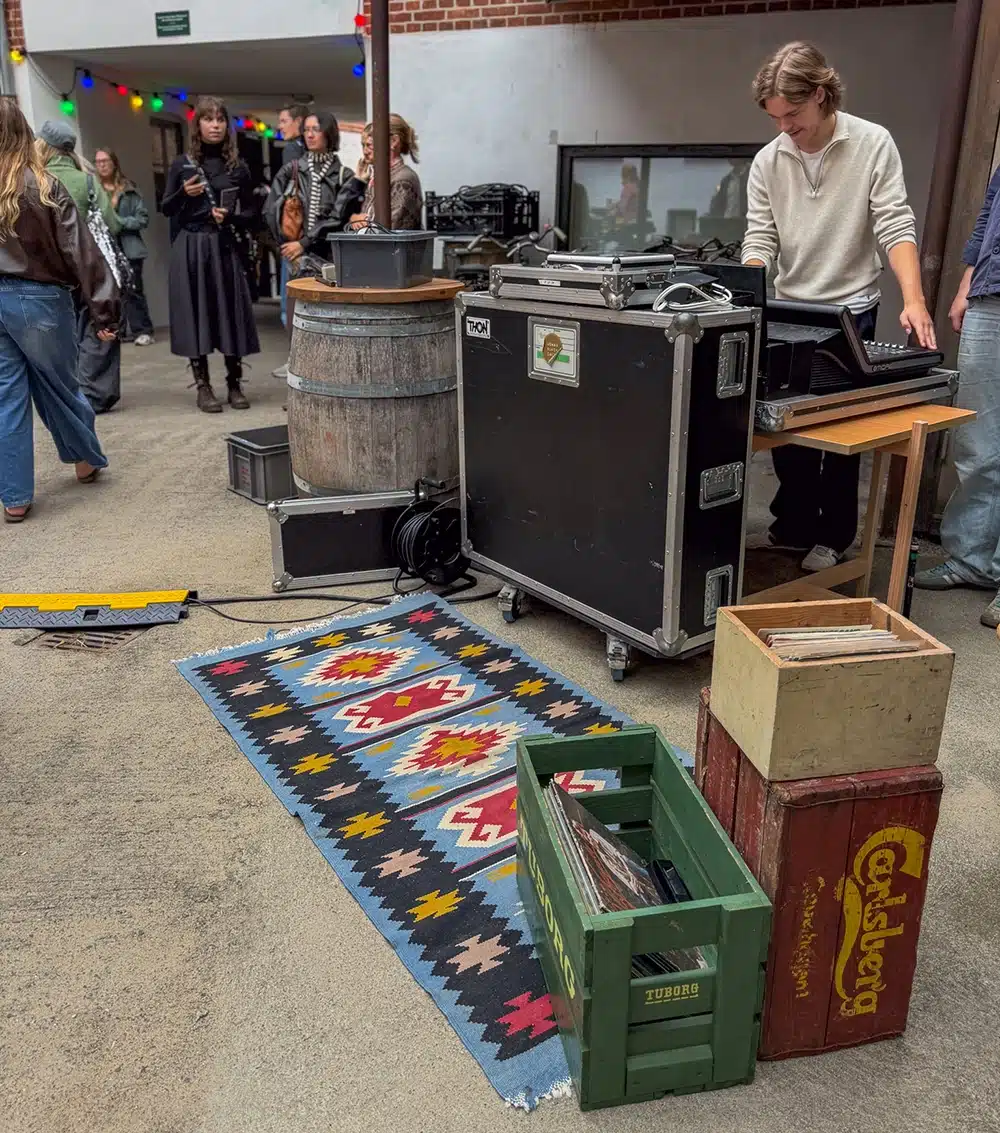 Musik og 70’er-stemning i baggården i Den Gamle By