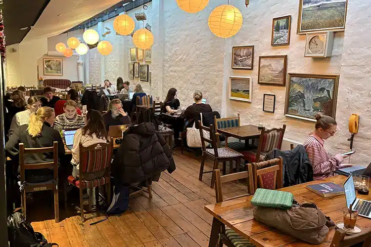 Pr foto_Studiepladser på GårdCafeen
