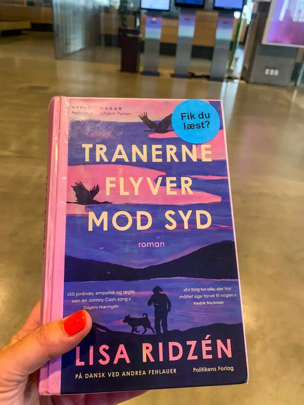 Tranerne flyver mod syd af Lisa Ridzén- Foto Signe Kjær Høiberg