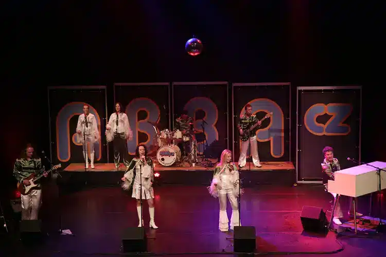 ABBAcz au Fuglsøcenter – grand spectacle hommage à ABBA