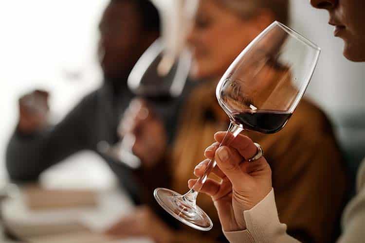 Fransk vinsmagning hos Smag Først - Envato billede