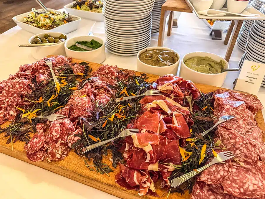 Pålægsfad til brunch på Varna