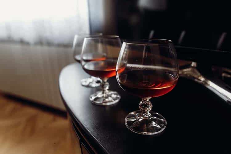 Portvinssmagning hos H.J. Hansen Vin i Aarhus - envato billede
